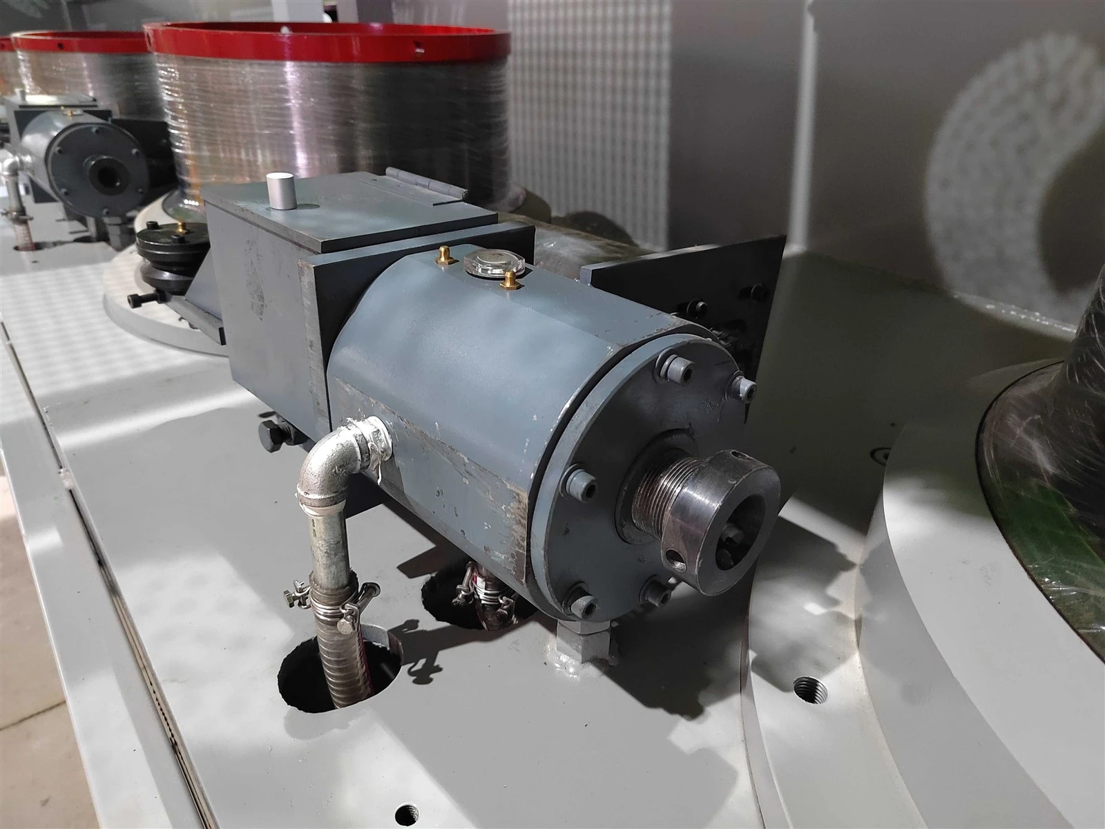 rotating drawing die 31 rotating drawing die 31